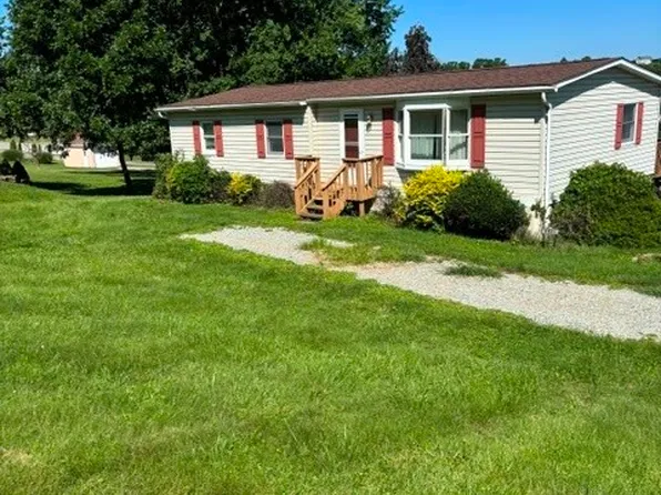 8891 Broadway St, Westmoreland City, PA 15692