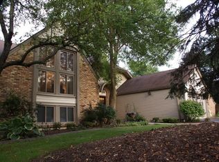 1020 Kennesaw Ct, Naperville, IL 60540