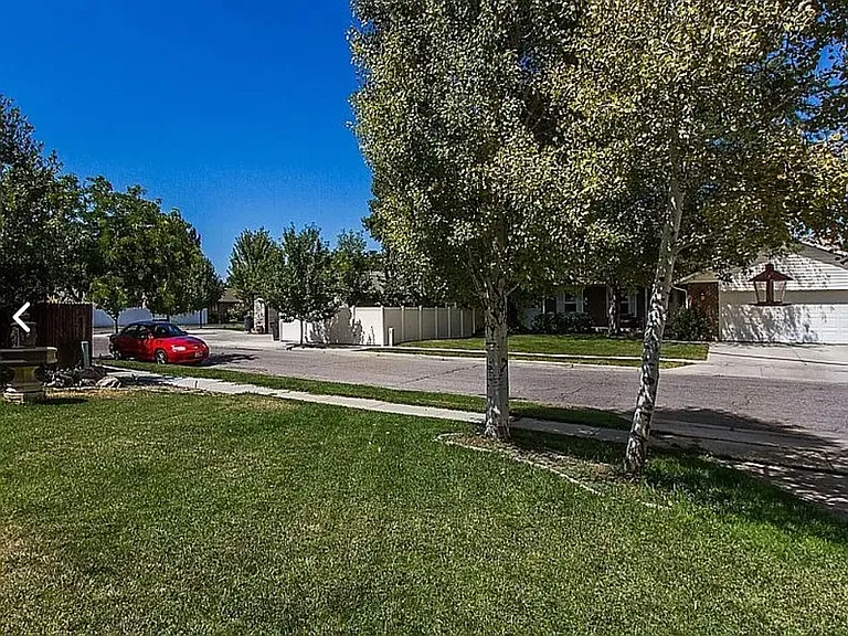 809 W Clover Blossom Cir — Photo 16