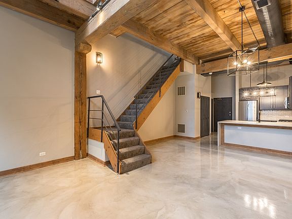 3rd image of 3112 N Sheffield Ave #201