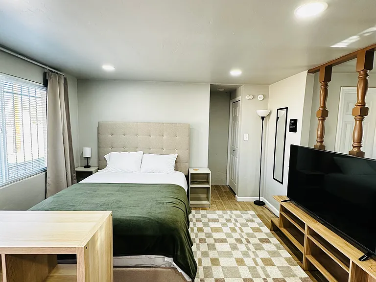 808 E Halcyon Rd — Photo 13