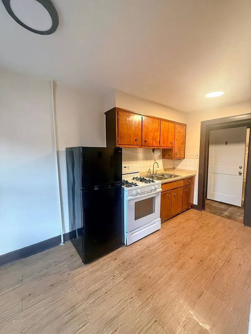 920 Columbia Ave — Photo 4