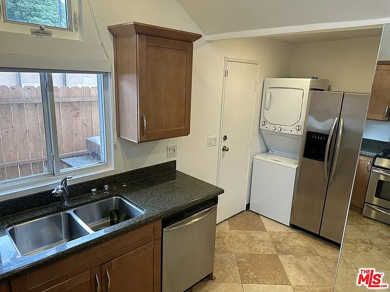 2454 Penmar Ave — Photo 11