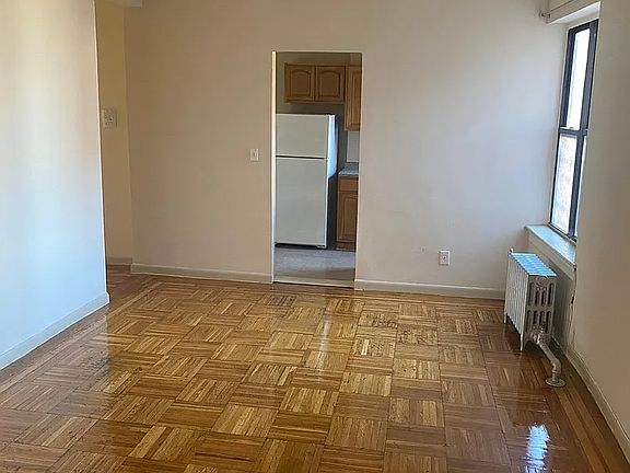 5th image of 2852 Valentine Ave #4B