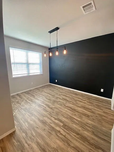 3 bed, 2.0 bath, 1669 sqft, $1,995 — Photo 3