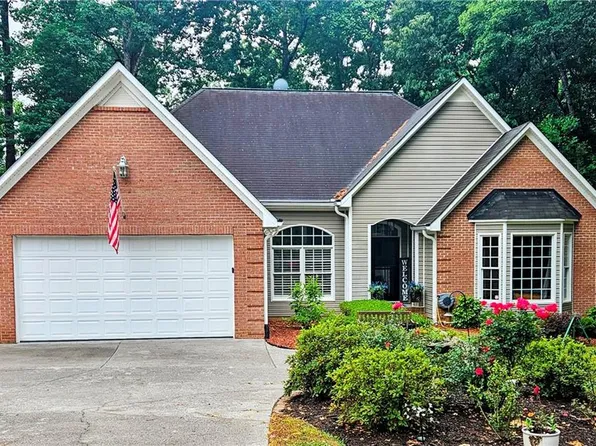 121 Roxbury Ct, Advance, NC 27006
