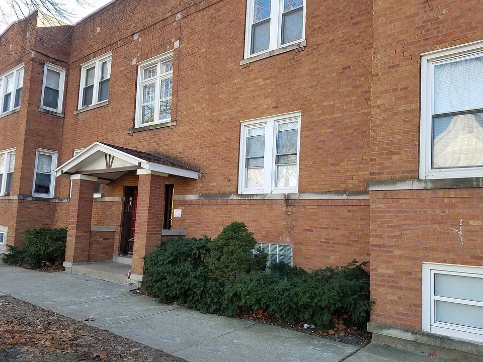 1st image of 3821 W Cornelia Ave #1
