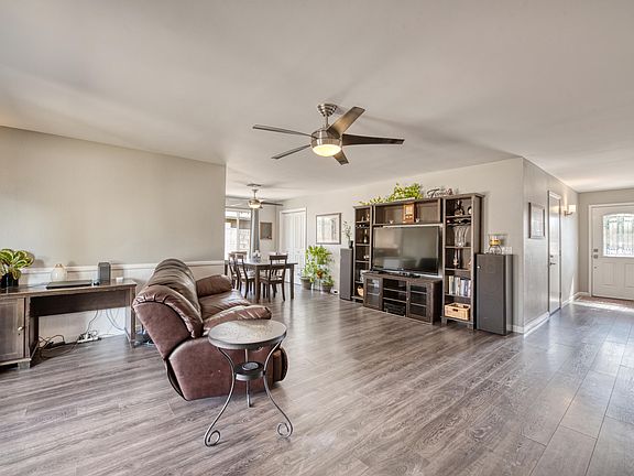 2nd image of 2906 E Larkspur Dr