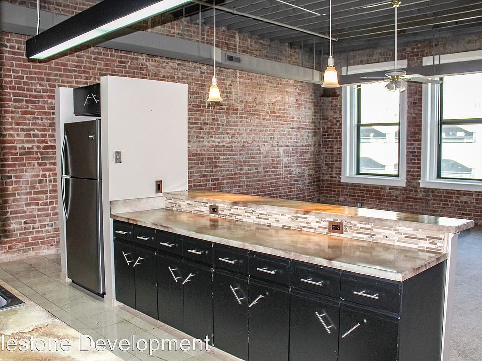 1st image of 1105 Harney St APT 306