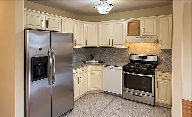 3 bed, $3,000 — Photo 2