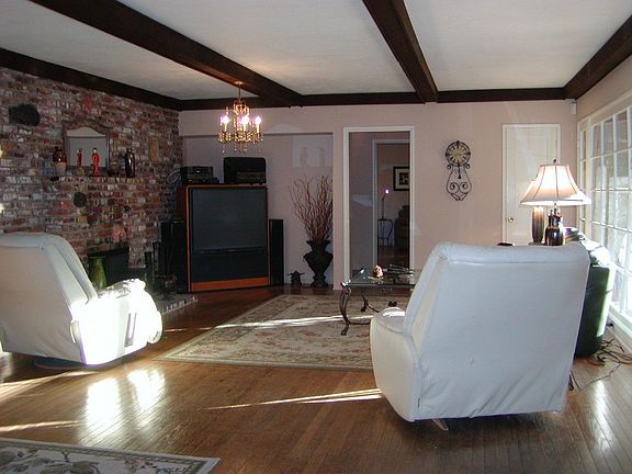 2nd image of 2735 Loganrita Ave