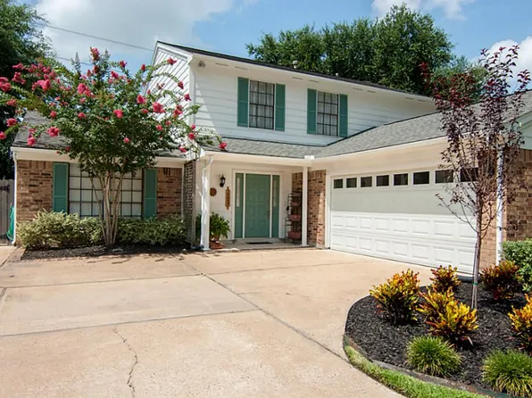 15907 Pinyon Creek Dr, Houston, TX 77095