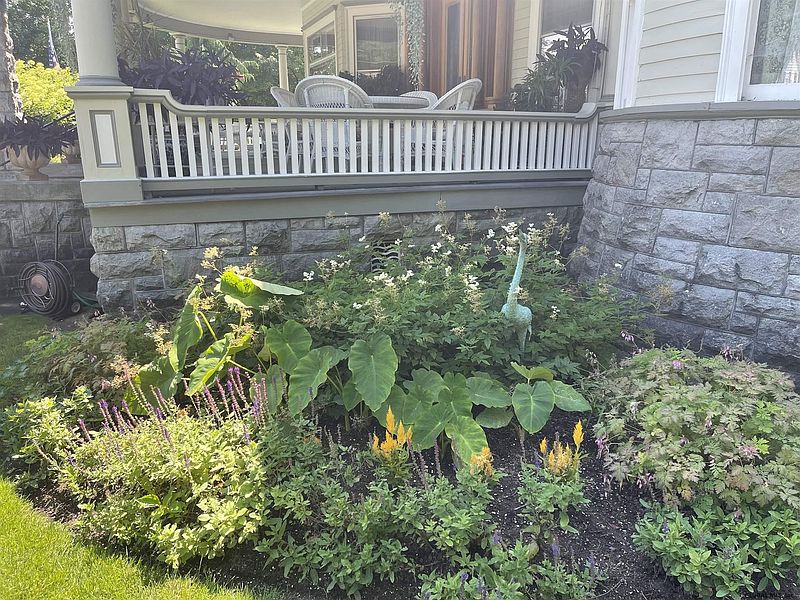 5th image of 3921 MAIN Street
