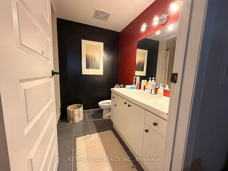 215 Queen St E #1401 — Photo 5