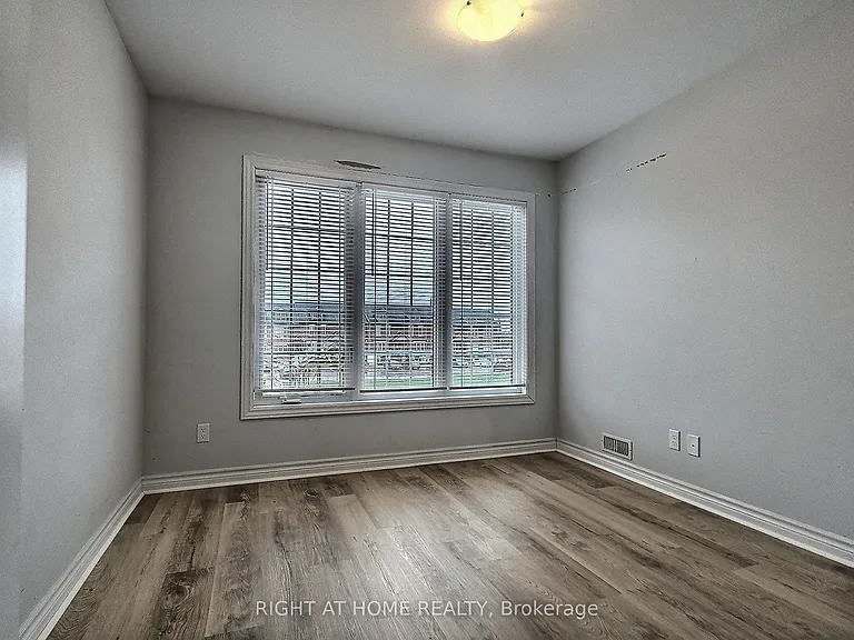 246 Penetanguishene Rd #1 — Photo 12