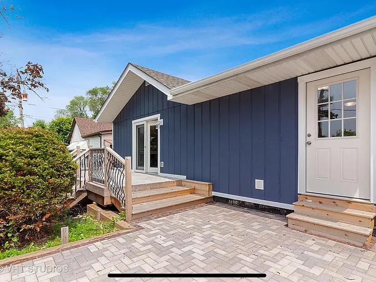 536 Ledochowski St — Photo 11