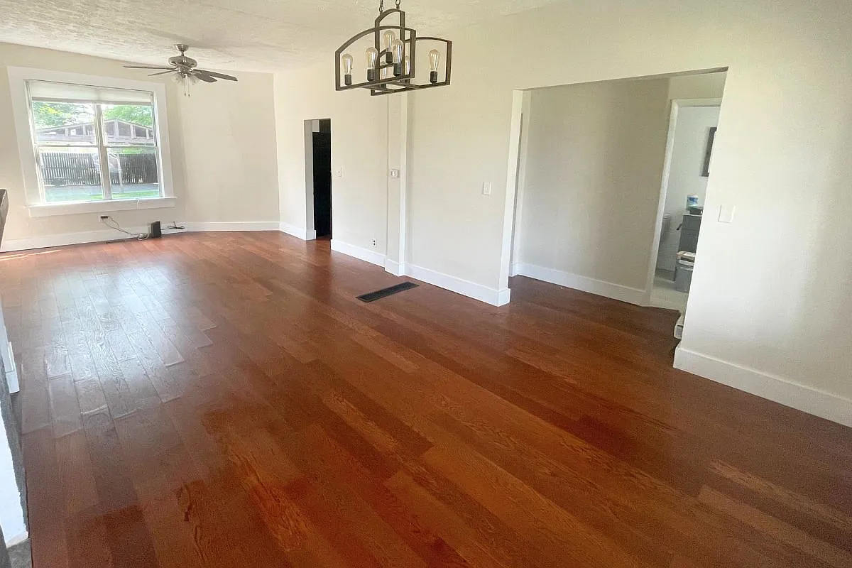 1449 E Long St — Photo 3