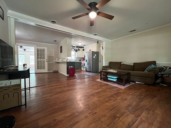4th image of 209 Faculty Blvd