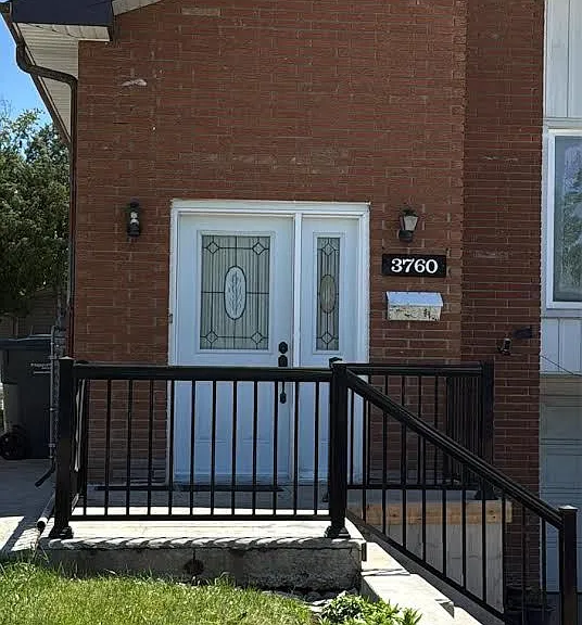 3760 Keenan Cres — Photo 2