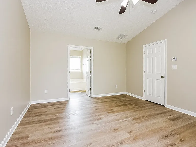 107 Chamberlyn Ln — Photo 12