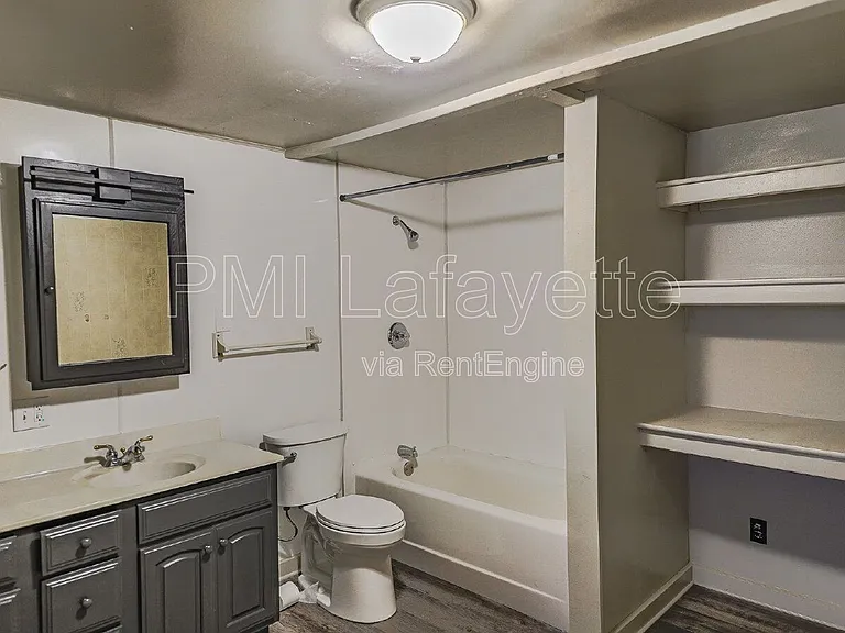 709 N Union St — Photo 9
