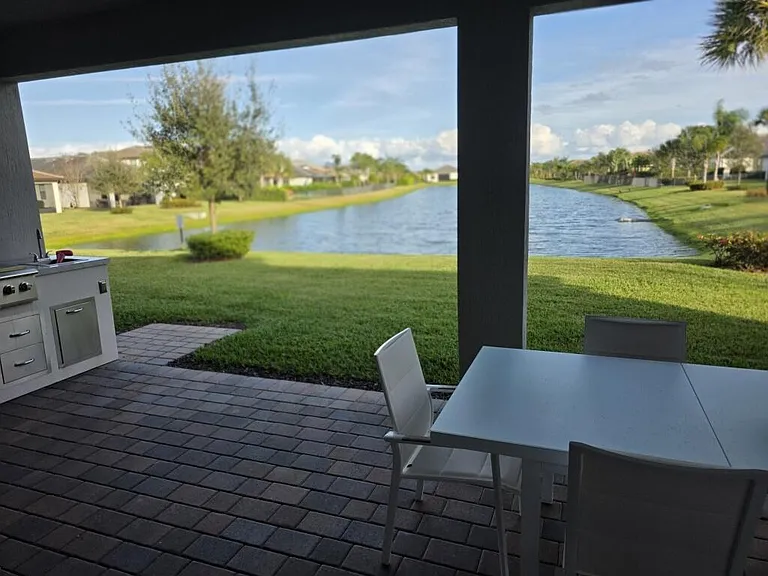 527 SE Vallarta Dr — Photo 23
