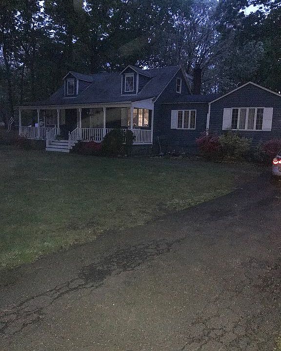 2nd image of 155 Oak Ave