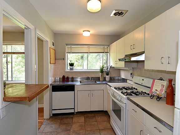 4th image of 10613 Kenilworth Ave #10613