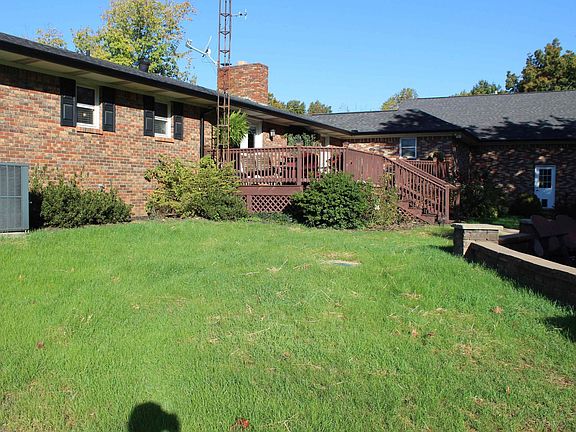 3rd image of 6964 Goodsprings Rd