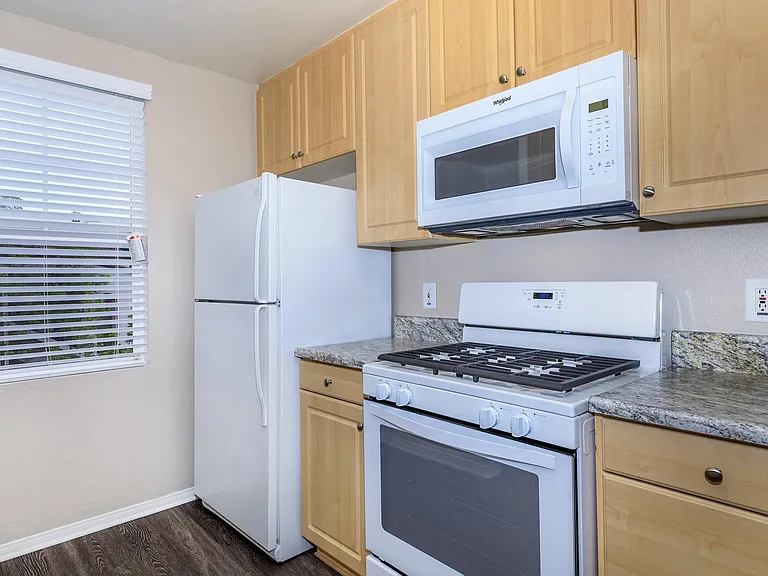 Laurel Glen Apartment Homes — Photo 25