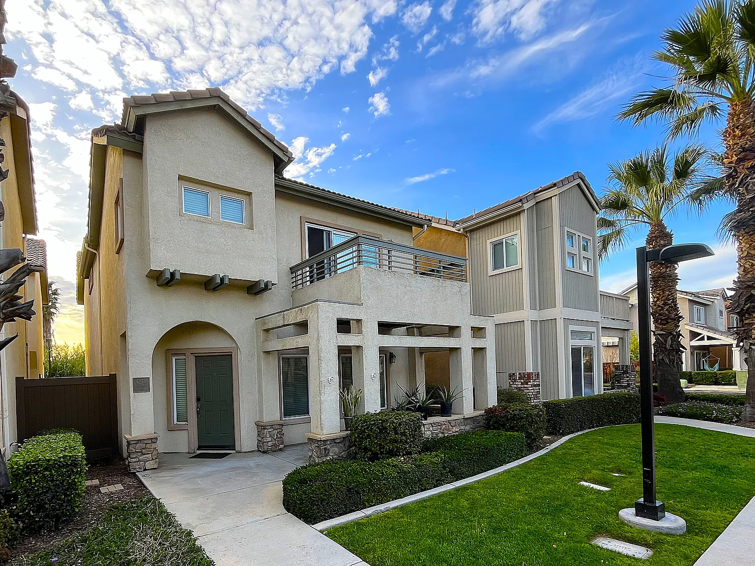 3 bed, 2.5 bath, 1903 sqft, $3,249 — Photo 1