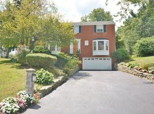 90 Country Club Dr, Pittsburgh, PA