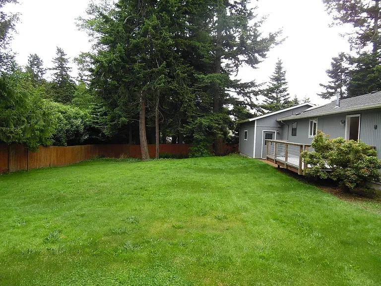 4113 Kingsway — Photo 4