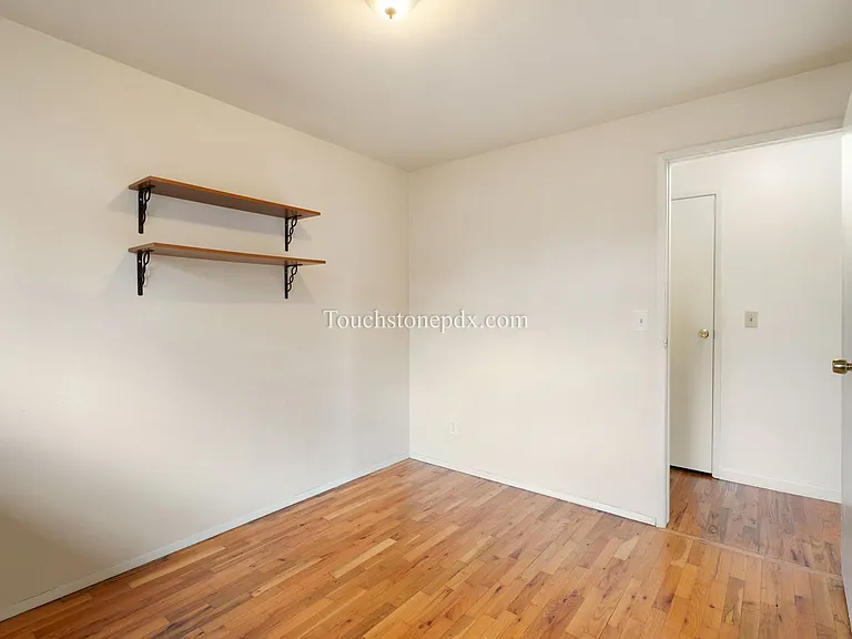 6718 SE Center St — Photo 18