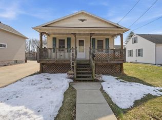 353 W 18th Ave, Oshkosh, WI 54902