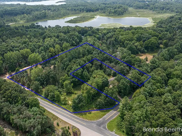 10463 Lincoln Lake Ave NE, Greenville, MI 48838