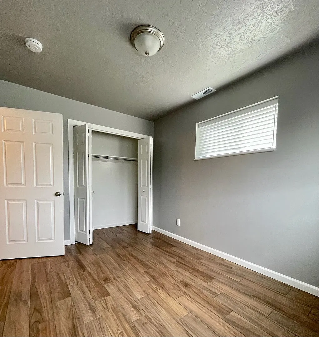 301 W Center St — Photo 3
