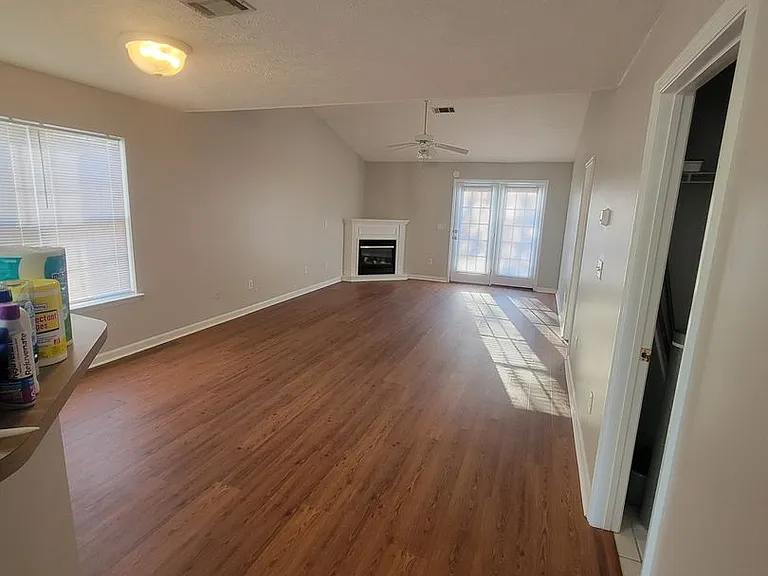920 Cammaron Way — Photo 2