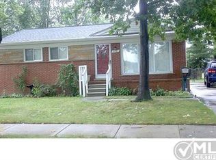 21137 Bayside St, Saint Clair Shores, MI 48081