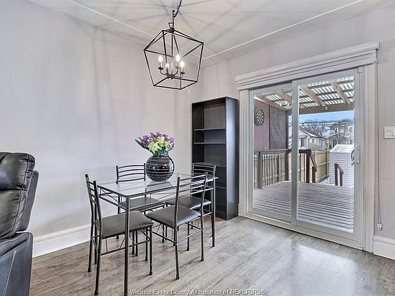 4th image of 883 Pillette Rd