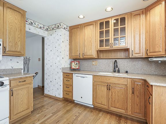 4th image of 2224 Kingston Dr