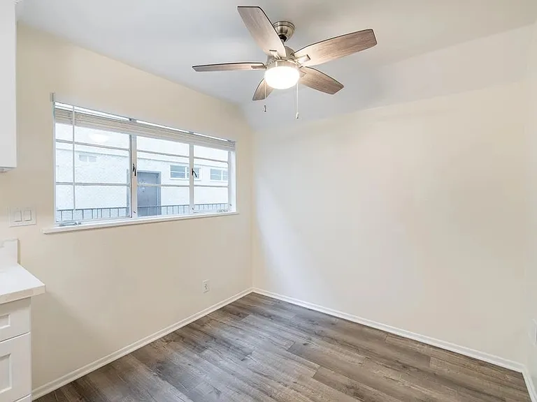 Las Casitas Apartments — Photo 14