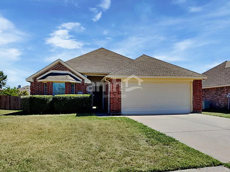 2808 Plantation Dr — Photo 1