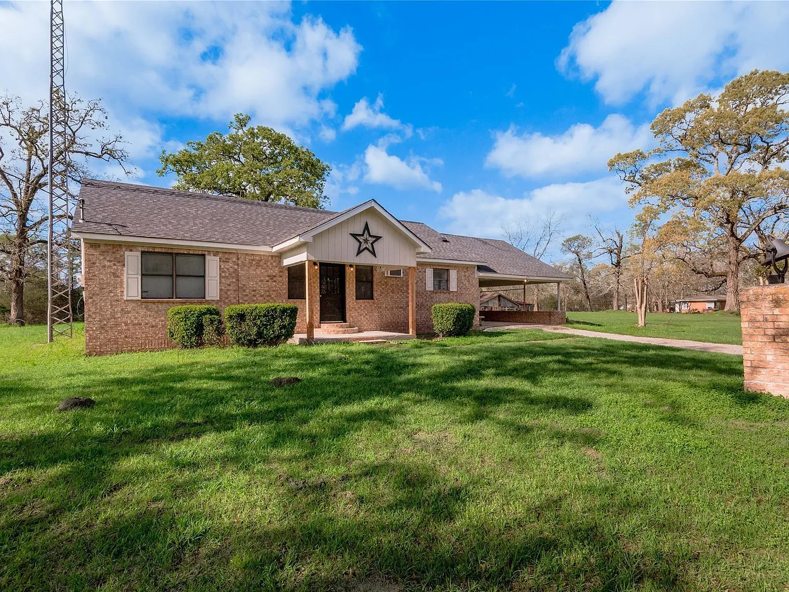 3 bed, 2.0 bath, 1232 sqft, $1,325 — Photo 3