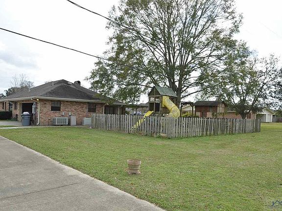 4th image of 207 Louis Dr