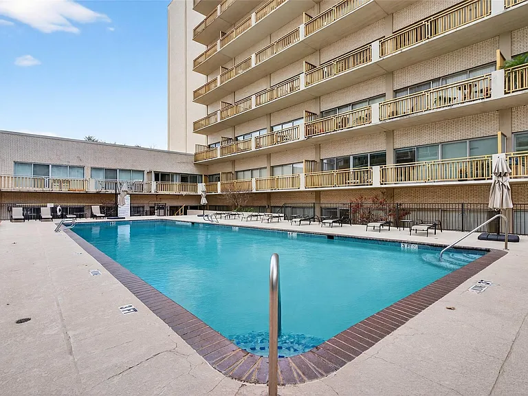 6211 W Northwest Hwy #400 — Photo 27