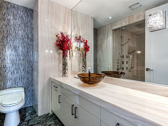 5th image of 17749 Collins Ave #A31001