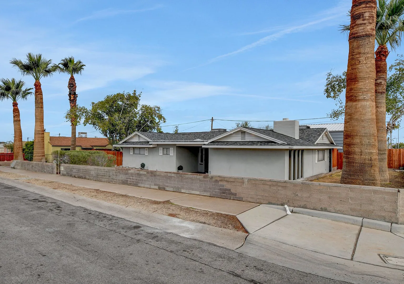 Unique Single Family Home! - No Hoa, Car Lift, Rv Parking And Nice Backyard — Photo 4