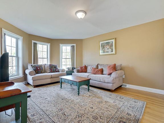 4th image of 234 Seaman Ave