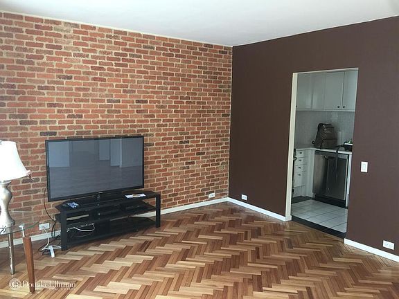 2nd image of 150-156 W 56th St APT 2911